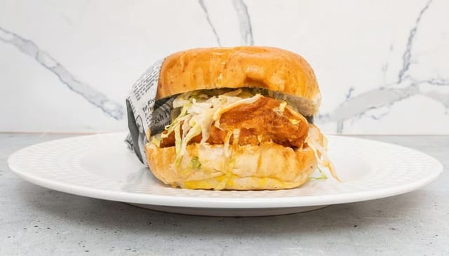 #23 Crispy Chicken Burger.